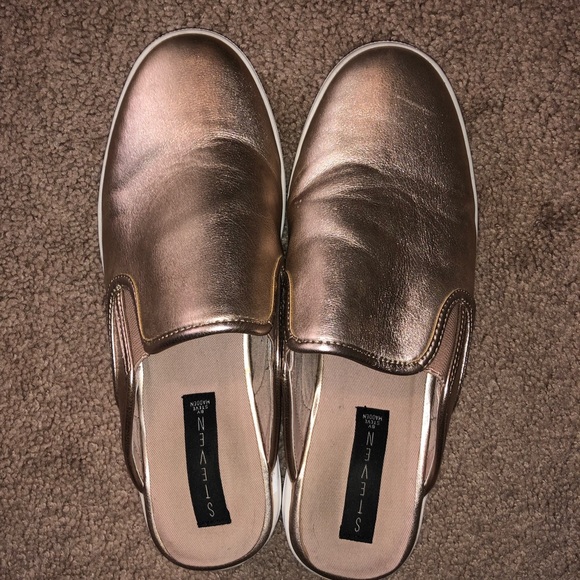 Steve Madden Shoes - Steve Madden metallic slip ons